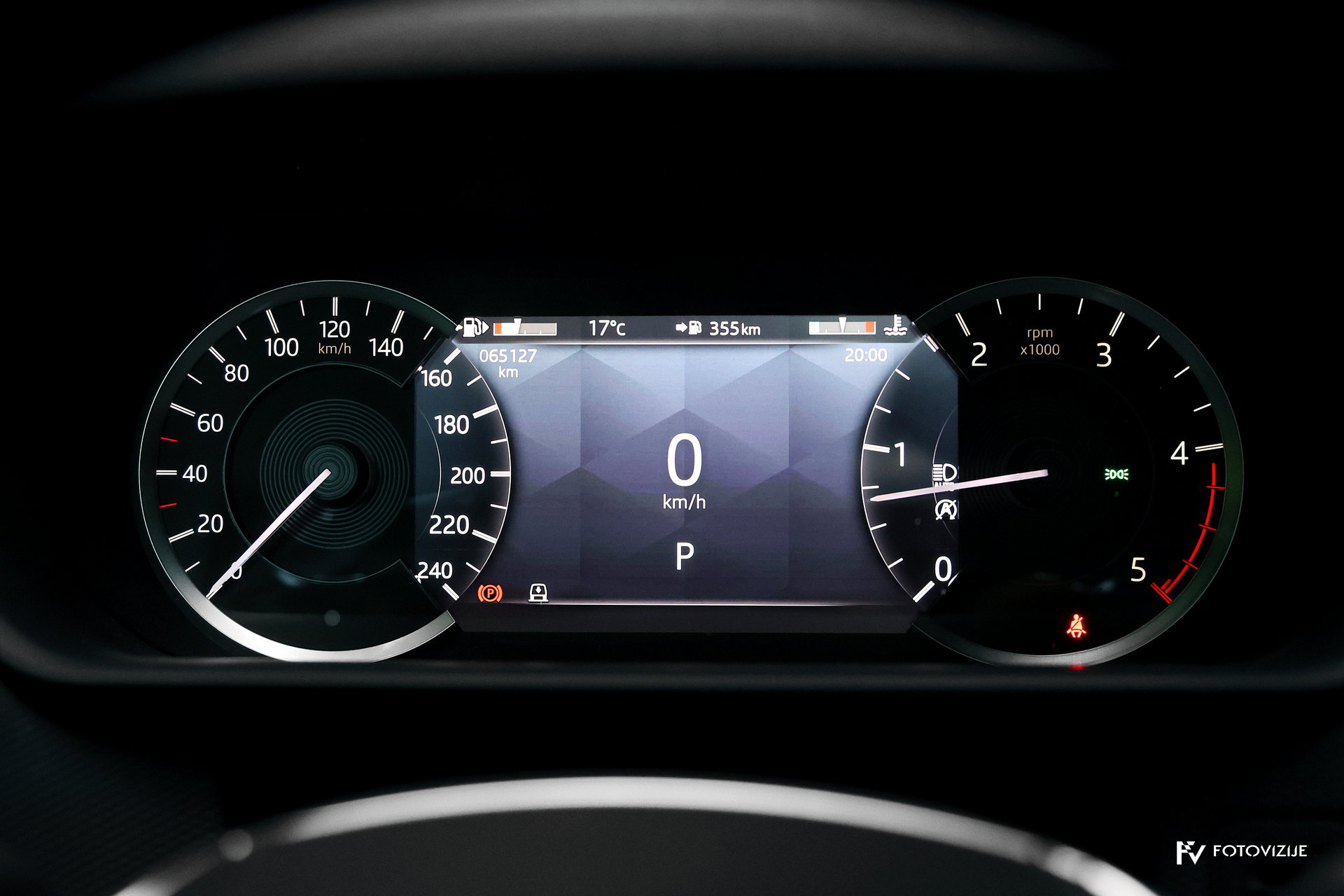 Land Rover Discovery HSE dashboard