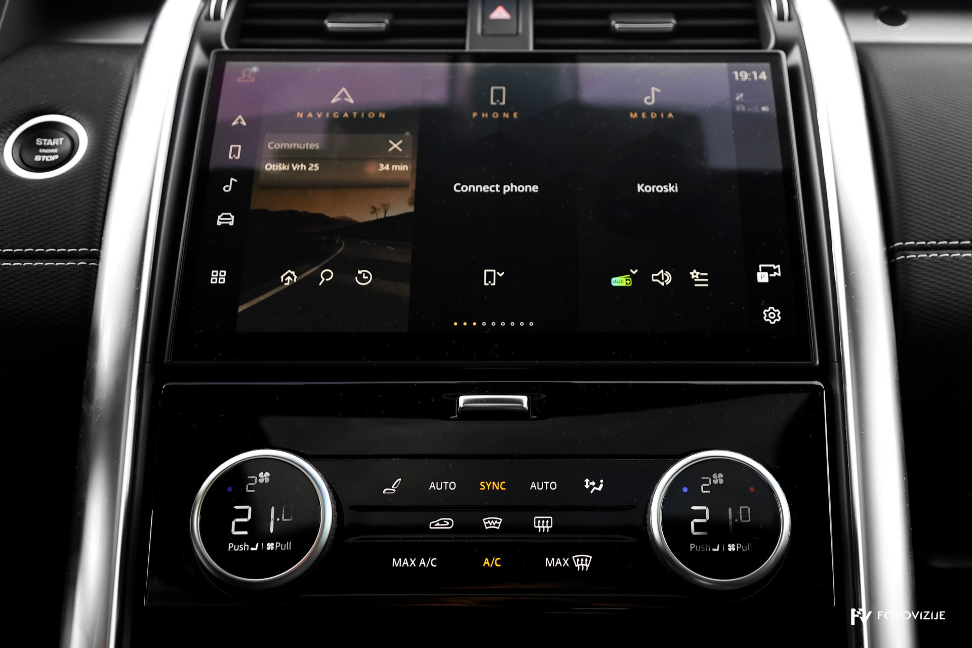 Land Rover Discovery HSE infotainment