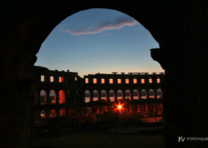 Arena Pula ponoči