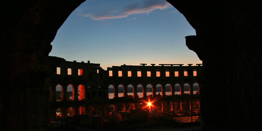 Arena Pula ponoči